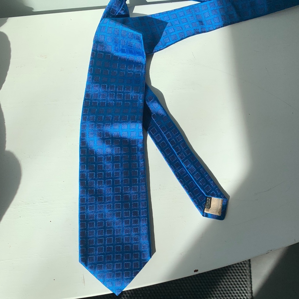 Set of three blue Paul Stuart ties - Picture 2 of 9